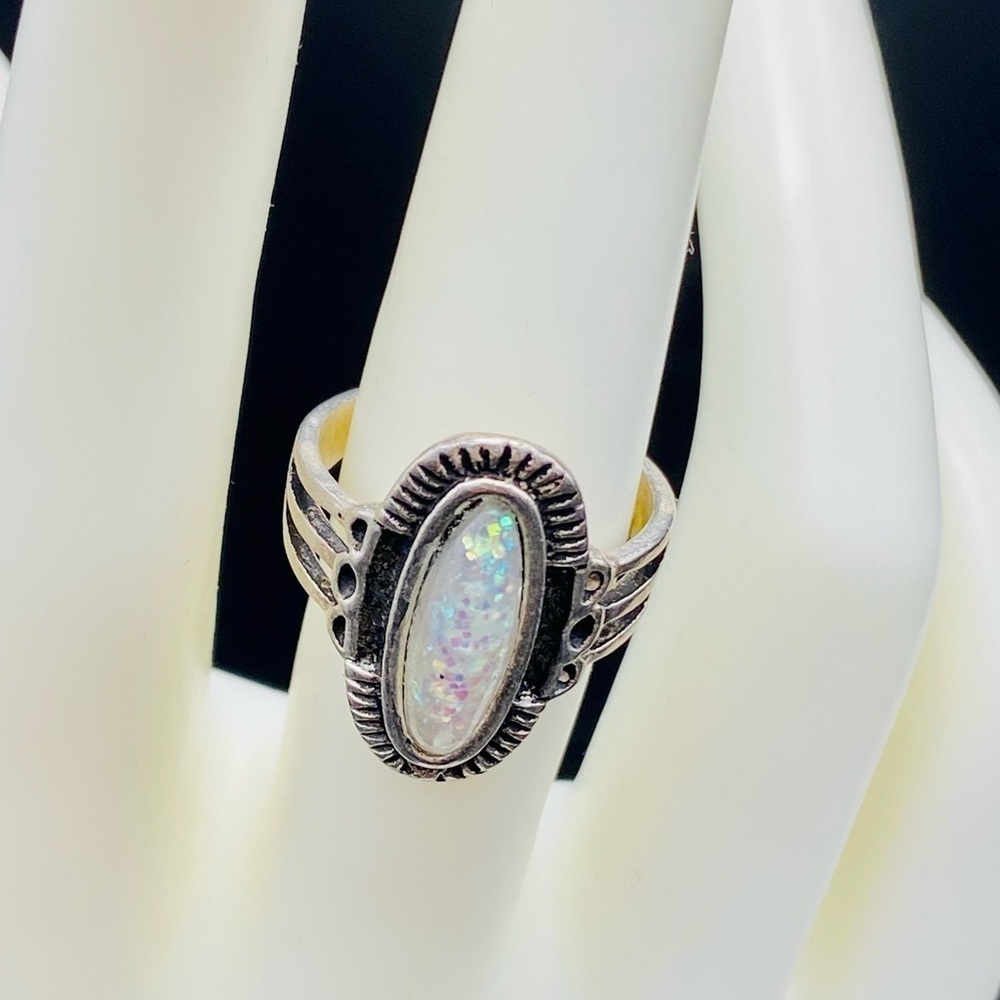 OPALESCENT SILVER RING SIZE 7 - Picture 2 of 4